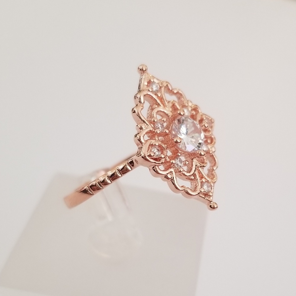 18k Antique Style Ring - Picture 5 of 8